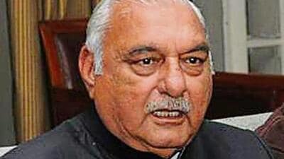 Former Haryana chief minister Bhupinder Singh Hooda said the Congress will ensure job security with better renumeration for workers employed under Kaushal Rozgar Nigam. (HT Photo)