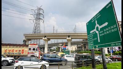 Noida authority also proposed pedestrian-friendly service roads, better infrastructure at key intersections. (Sunil Ghosh/HT) Noida authority also proposed pedestrian-friendly service roads, better infrastructure at key intersections. (Sunil Ghosh/HT)