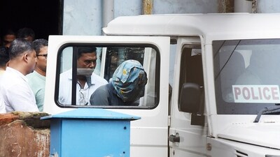 Police produce R. G. Kar Medical College and Hospital rape and murder case accused Sanjoy Roy at Sealdah Court in Kolkata. (ANI) Police produce R. G. Kar Medical College and Hospital rape and murder case accused Sanjoy Roy at Sealdah Court in Kolkata. (ANI)