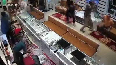 Five robbers looted a jewellery shop on Friday evening in Bhiwadi area of Rajasthan. (Screengrab) Five robbers looted a jewellery shop on Friday evening in Bhiwadi area of Rajasthan. (Screengrab)