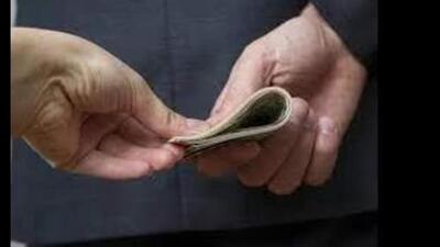 The auditors were caught red-handed while accepting bribe to the tune of ₹1.3 lakh. (HT File) The auditors were caught red-handed while accepting bribe to the tune of ₹1.3 lakh. (HT File)