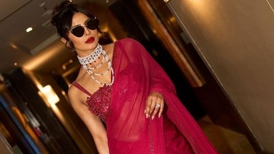 She completed the look with statement-making beaded jewels, including a beaded choker, and a matching layered necklace. She completed the look with statement-making beaded jewels, including a beaded choker, and a matching layered necklace.