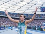 Sweden's Armand Duplantis celebrates after breaking the world record by clearing 6.26m during the men's pole vault 