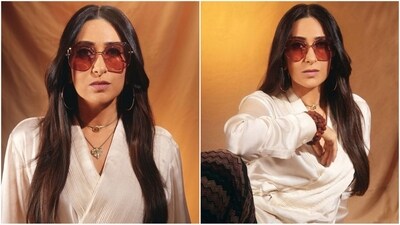 With the help of makeup artist Divya Arth Shetty, Karisma was decked out in nude eyeshadow, winged eyeliner, mascara-coated lashes, blushed cheeks, luminous highlighter, and a shade of nude lipstick. (Instagram/@therealkarismakapoor) With the help of makeup artist Divya Arth Shetty, Karisma was decked out in nude eyeshadow, winged eyeliner, mascara-coated lashes, blushed cheeks, luminous highlighter, and a shade of nude lipstick. (Instagram/@therealkarismakapoor)