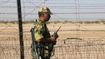 A BSF personnel stand guard at the Indo-Pak international border (Representative Photo) A BSF personnel stand guard at the Indo-Pak international border (Representative Photo)