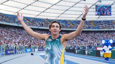 Sweden's Armand Duplantis celebrates after breaking the world record by clearing 6.26m during the men's pole vault (REUTERS)