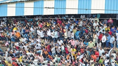 After the incident of sexual assault came to light, angry citizens of Badlapur staged a protest at the local railway station on August 20. (pramod tambe/ ht photo) After the incident of sexual assault came to light, angry citizens of Badlapur staged a protest at the local railway station on August 20. (pramod tambe/ ht photo)