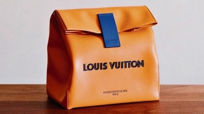 The Louis Vuitton staff counted ₹70 lakh in cash and later the customer decided to leave the store. (X) The Louis Vuitton staff counted ₹70 lakh in cash and later the customer decided to leave the store. (X)