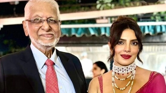 As she entered the venue, Priyanka briefly posed for the paparazzi at the entrance. Later, when a paparazzo said that she is less seen here, she said, "Milti hoon na main, hoon yaha pe (I'll meet, I'm here now)."