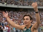 Armand Duplantis broke the world record once again.