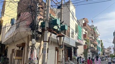 Electricity poles in the residential area of Sector 11 in Gurugram. (Parveen Kumar/HT) Electricity poles in the residential area of Sector 11 in Gurugram. (Parveen Kumar/HT)