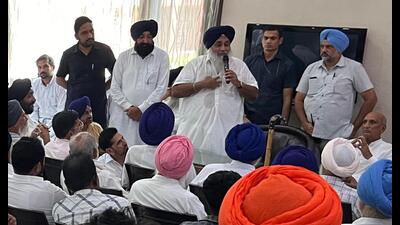 Hardeep Singh Dimpy Dhillon at a meeting with his supporters at Gidderbaha in Punjab’s Muktsar district (HT Photo) Hardeep Singh Dimpy Dhillon at a meeting with his supporters at Gidderbaha in Punjab’s Muktsar district (HT Photo)