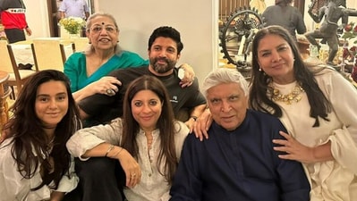 Shabana Azmi, Javed Akhtar, Farhan Akhtar, Zoya Akhtar and Honey Irani in a rare photo.