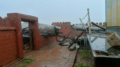 A 35-foot statue of Shivaji Maharaj collapsed in Maharashtra's Sindhudurg (HT/Yogesh Naik) A 35-foot statue of Shivaji Maharaj collapsed in Maharashtra's Sindhudurg (HT/Yogesh Naik)