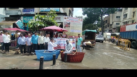 As the drainage chamber in the middle of the road is completely broken, drainage water keeps flowing onto the road. Both pedestrians and motorists have to be cautious while navigating the chowk. (HT PHOTO)