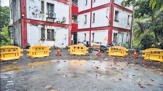 Mumbai, India - Aug. 24, 2024: A massive hole as appeared near the P&T colony on Sahar Road, Andheri East on Friday night, with locals claiming it is due to the metro tunneling work. Nine residents have shifted to a hotel as a safety measure in Mumbai, India, on Saturday, August 24, 2024. (Photo by Satish Bate/ Hindustan Times) (Hindustan Times)