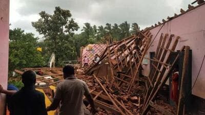 At least four students were injured after the roof of a classroom at a primary school in the Kadaba taluka of Dakshina Kannada district collapsed on Tuesday, said officials. (HT Photo) At least four students were injured after the roof of a classroom at a primary school in the Kadaba taluka of Dakshina Kannada district collapsed on Tuesday, said officials. (HT Photo)