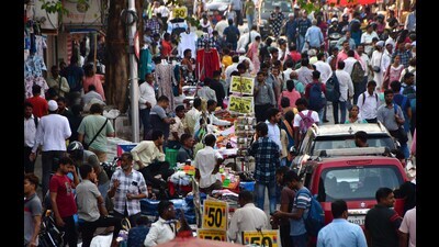 Hawkers on the footpath outside Dadar station area. Hawkers on the footpath outside Dadar station area.