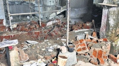 Mumbai, India – Aug 26, 2024: Next to the Gandhi building house, the Galli slab wall collapsed which took the lives of 2 labourers who were working on the site of the Sejal group Sejal Aquarius earlier known as the Moti building, in Mumbai, India, on Monday, Aug 26, 2024. (Photo by Bhushan Koyande/HT Photo)