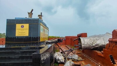 A statue of Chhatrapati Shivaji Maharaj, erected by the Navy and inaugurated by Prime Minister Narendra Modi collapsed (PTI Photo) (PTI) A statue of Chhatrapati Shivaji Maharaj, erected by the Navy and inaugurated by Prime Minister Narendra Modi collapsed (PTI Photo) (PTI)