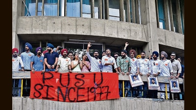 PUSU supporters during the party’s announcement of contestants for the upcoming student council election at Student Centre, Panjab University, on Tuesday. (Ravi Kumar/HT) PUSU supporters during the party’s announcement of contestants for the upcoming student council election at Student Centre, Panjab University, on Tuesday. (Ravi Kumar/HT)