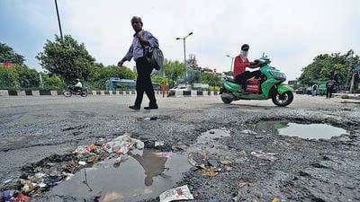 Potholes seen over a stretch at Kalkaji in New Delhi on Wednesday. (Sanchit Khanna/HT) Potholes seen over a stretch at Kalkaji in New Delhi on Wednesday. (Sanchit Khanna/HT)