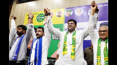 Senior JJP Leader Dushyant Chautala and Chandershekhar Azad of the Azad Samaj Party (Kanshi Ram) in New Delhi on Tuesday. (Hindustan Times) Senior JJP Leader Dushyant Chautala and Chandershekhar Azad of the Azad Samaj Party (Kanshi Ram) in New Delhi on Tuesday. (Hindustan Times)