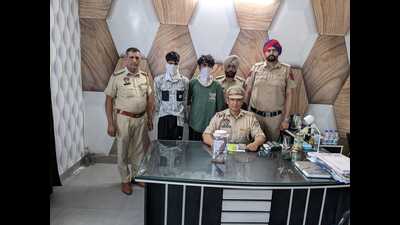 The two accused in custody of Mohali police. Hunt continues for their four accomplices. (HT Photo)