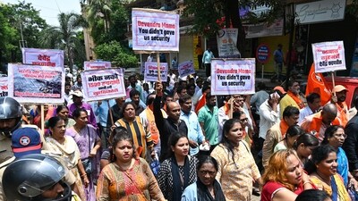 Visuals from protest rally demanding justice in the Badlapur sexual assault case (Photo by Raju Shinde/HT Photo) Visuals from protest rally demanding justice in the Badlapur sexual assault case (Photo by Raju Shinde/HT Photo)