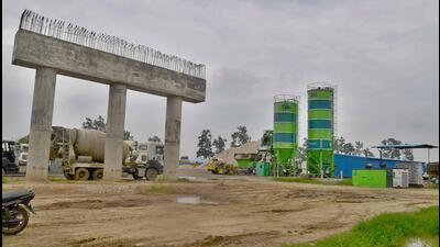 Work on Greenfield Delhi-Amritsar-Katra Highway Project stalled near Dakha in Ludhiana on August 13. (HT Photo)