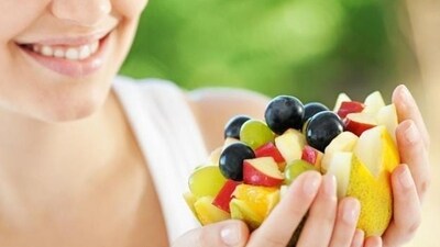 Weight gain, weight loss or diabetes control: Do’s and don’ts of eating fruits for your health goals (Photo by Shutterstock) Weight gain, weight loss or diabetes control: Do’s and don’ts of eating fruits for your health goals (Photo by Shutterstock)