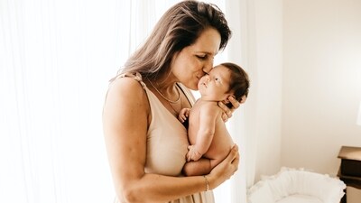 Mom’s guide to perfect hygiene during breastfeeding: Tips to protect your baby’s health (Photo by Jonathan Borba) Mom’s guide to perfect hygiene during breastfeeding: Tips to protect your baby’s health (Photo by Jonathan Borba)