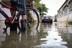 If you have a diabetic foot, you must buy a pair of water-resistant shoes for heavy monsoon downpours. 