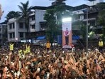 Chief minister Eknath Shindhe interacts with the crowd at a Dahi handi mandal in Airoli on Tuesday. (Bachchan Kumar/ HT PHOTO)