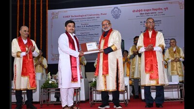 (From left) Dr D N Sonawane, a student with his degree, C P Radhakrishnan, and Prof Sunil Bhirud. (HT PHOTO) (From left) Dr D N Sonawane, a student with his degree, C P Radhakrishnan, and Prof Sunil Bhirud. (HT PHOTO)