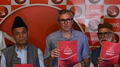 Kashmir, India - August. 19, 2024: National Conference vice president Omar Abdullah and other leaders releasing party manifesto for assembly elections in Srinagar,on 19 August 2024.(Photo By Waseem Andrabi /Hindustan Times)--