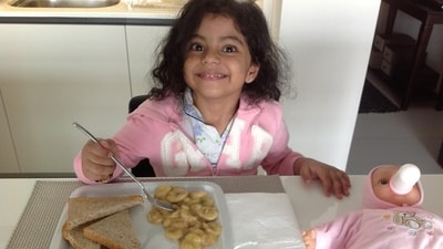 Alisah smiled as she had her breakfast in a throwback picture. 