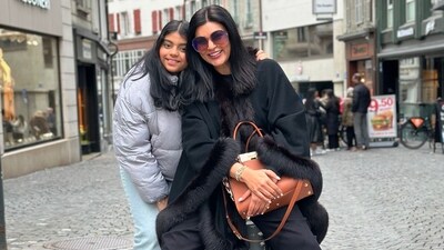 Sushmita Sen and Alisah smiled and posed outdoors in the next picture. 