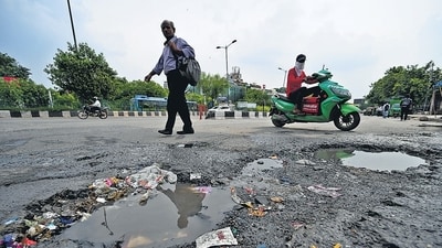 Ministry of road transport and highways plans to implement new policy for repairing existing national highway sections using “Whitetopping Technology”(Sanchit Khanna/HT) Ministry of road transport and highways plans to implement new policy for repairing existing national highway sections using “Whitetopping Technology”(Sanchit Khanna/HT)