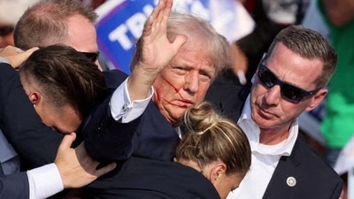 Republican presidential candidate and former U.S. President Donald Trump gestures with a bloodied face while he is assisted by U.S. Secret Service personnel after he was shot in the right ear during a campaign rally at the Butler Farm Show in Butler, Pennsylvania, U.S., July 13, 2024. REUTERS/Brendan McDermid/File Photo (REUTERS)