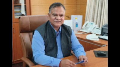 Uttar Pradesh Chief secretary Manoj Kumar Singh. (File) Uttar Pradesh Chief secretary Manoj Kumar Singh. (File)
