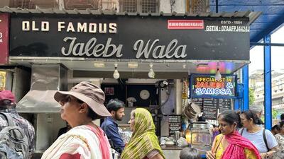 What Humayun’s Tomb is to Mughal monuments, Old Famous Jalebi Wala is to jalebis. (HT Photo) What Humayun’s Tomb is to Mughal monuments, Old Famous Jalebi Wala is to jalebis. (HT Photo)