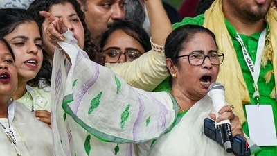 TMC supremo and West Bengal Chief Minister Mamata Banerjee shouts slogans during TMC Chhatra Parishad foundation day celebrations, in Kolkata, Wednesday, August 28, 2024. (PTI) TMC supremo and West Bengal Chief Minister Mamata Banerjee shouts slogans during TMC Chhatra Parishad foundation day celebrations, in Kolkata, Wednesday, August 28, 2024. (PTI)