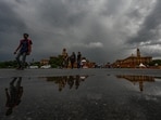 Dark clouds hover over the Vijay Chowk after rain in New Delhi. (RAJ K RAJ/Hindustan Times) Dark clouds hover over the Vijay Chowk after rain in New Delhi. (RAJ K RAJ/Hindustan Times)