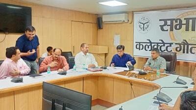 Gautam Budh Nagar administration held a meeting with builders and flat buyers on Thursday, to hear their grievances and find solution to the problems affecting the sector. (HT Photo) Gautam Budh Nagar administration held a meeting with builders and flat buyers on Thursday, to hear their grievances and find solution to the problems affecting the sector. (HT Photo)