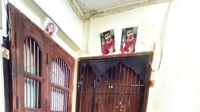 Kalyan: The angry Sambhaji Brigade activists also smashed eggs on Jaideep Apte’s door while shouting slogans and sticking a poster saying Jaideep Apte Shivdrohi on his door. According to the sources, the local market police and crime branch of Sindhudurg police have inquired about Apte’s wife. (Pramod Tambe) Kalyan: The angry Sambhaji Brigade activists also smashed eggs on Jaideep Apte’s door while shouting slogans and sticking a poster saying Jaideep Apte Shivdrohi on his door. According to the sources, the local market police and crime branch of Sindhudurg police have inquired about Apte’s wife. (Pramod Tambe)