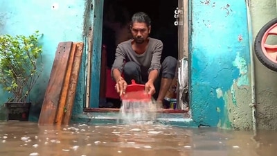 A man drains water from his house as the flood situation worsens in low-lying areas of Vadodara, Gujarat, on Thursday. (PTI) A man drains water from his house as the flood situation worsens in low-lying areas of Vadodara, Gujarat, on Thursday. (PTI)