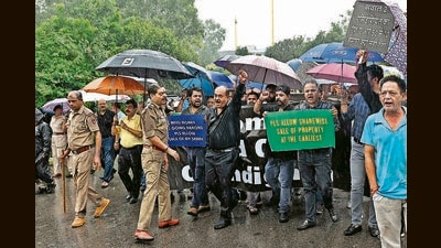 The demonstrators issued a stern ultimatum, stating that if their demands were not met with a concrete response within 10 days, they will enforce a complete shutdown of Chandigarh. (HT Photo) The demonstrators issued a stern ultimatum, stating that if their demands were not met with a concrete response within 10 days, they will enforce a complete shutdown of Chandigarh. (HT Photo)
