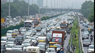 Vehicles stuck in a two kilometre long queue on the Delhi-Gurugram Expressway due to rain near Iffco Chowk elevated U-turn, in Gurugram on Thursday. (HT PHOTO) Vehicles stuck in a two kilometre long queue on the Delhi-Gurugram Expressway due to rain near Iffco Chowk elevated U-turn, in Gurugram on Thursday. (HT PHOTO)