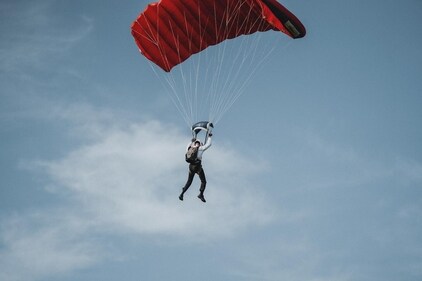 Amputee war veteran Chris Parkes skydived to the venue in UK (Photo: Instagram) Amputee war veteran Chris Parkes skydived to the venue in UK (Photo: Instagram)